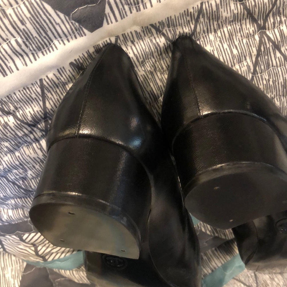 CHANEL patent leather cap toe pumps - Picture 6 of 7